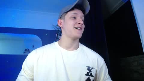 Snapshot of alexandrolovee chatting on December 9, 8:11 am Alexandro online show from December 9, 8:11 am