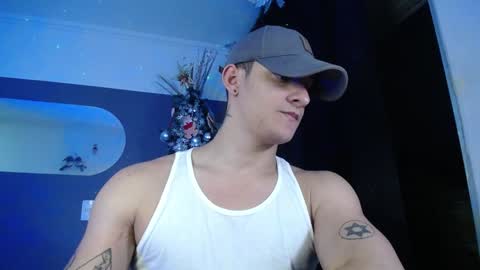 Snapshot of alexandrolovee chatting on December 18, 9:36 am Alexandro online show from December 18, 9:36 am
