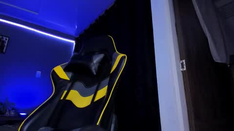 alexgiraldo__ online show from October 20, 2:48 am