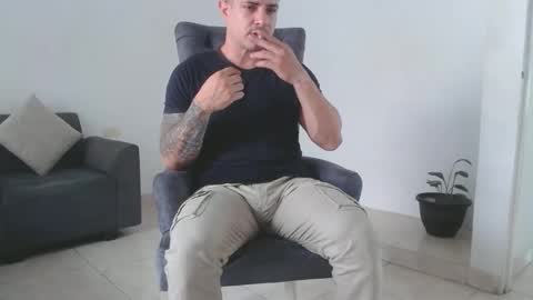 Snapshot of alexmaximuss chatting on January 5, 5:51 pm Maximuss online show from January 5, 5:51 pm