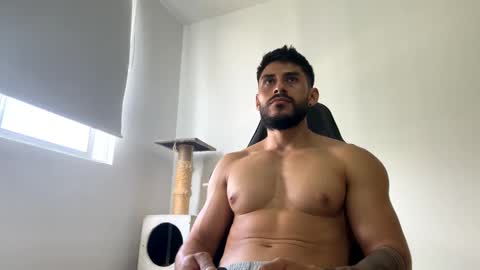 Snapshot of alexxxmachine chatting on January 27, 5:37 pm Alex freelance model instagram alex b229 online show from January 27, 5:37 pm