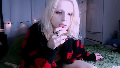 Snapshot of alien_bella chatting on September 30, 1:12 am Alien Bella online show from September 30, 1:12 am