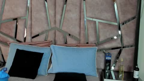 alix online show from October 19, 1:10 am