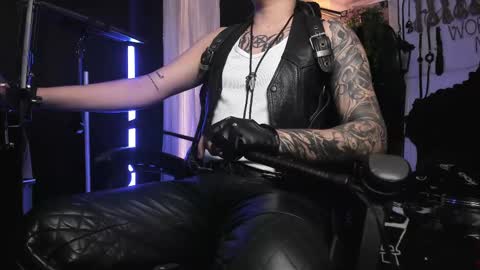 Snapshot of allanhurtss chatting on February 10, 6:35 pm online show from February 10, 6:35 pm