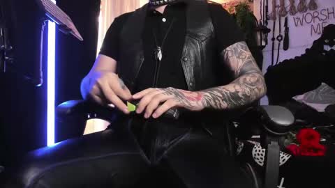 Snapshot of allanhurtss chatting on February 13, 6:27 pm online show from February 13, 6:27 pm