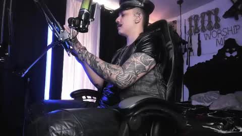 Snapshot of allanhurtss chatting on February 24, 6:47 pm online show from February 24, 6:47 pm