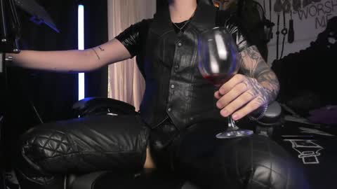Snapshot of allanhurtss chatting on December 26, 5:51 pm online show from December 26, 5:51 pm