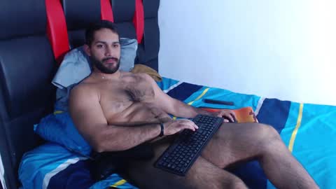 Snapshot of alonxoo chatting on February 23, 2:14 am alonxoo online show from February 23, 2:14 am