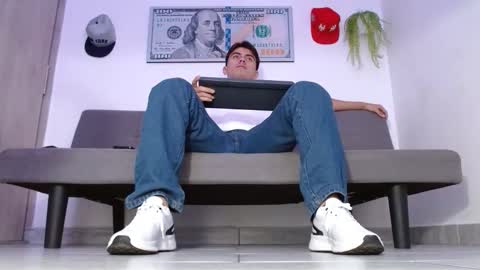 alejo online show from April 3, 7:43 pm