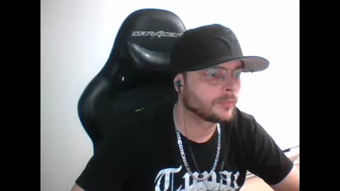 anarchyy1994 online show from April 1, 6:26 am