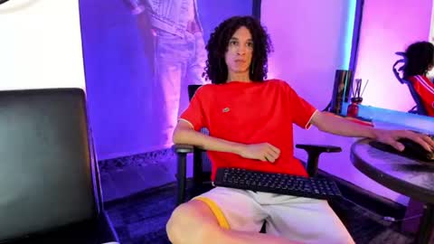 anddy_hugecock online show from July 12, 7:49 pm