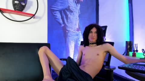 anddy_hugecock online show from June 1, 6:19 pm