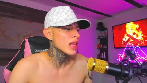 andrees_s online show from October 8, 3:11 am