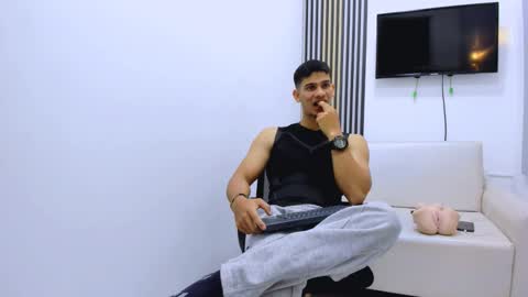 ANDRES  online show from February 7, 5:25 am