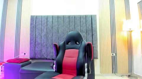 ANDRES  online show from February 9, 5:45 am