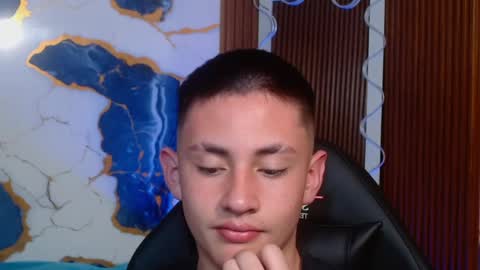 andres_tay online show from May 8, 2:34 am