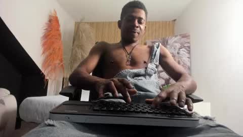 andrespalacios_ online show from January 19, 4:15 am