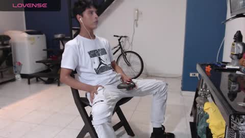 Snapshot of andressdean chatting on February 8, 8:53 pm Andres Dean online show from February 8, 8:53 pm