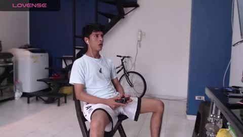 Snapshot of andressdean chatting on February 4, 8:17 pm Andres Dean online show from February 4, 8:17 pm