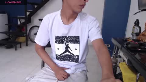 Snapshot of andressdean chatting on December 7, 7:43 pm Andres Dean online show from December 7, 7:43 pm