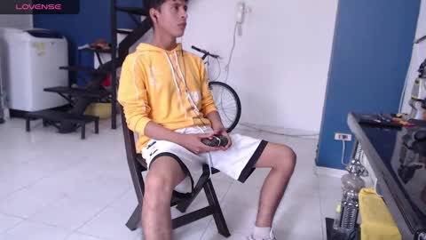 Snapshot of andressdean chatting on December 9, 5:57 pm Andres Dean online show from December 9, 5:57 pm