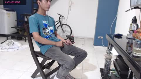 Snapshot of andressdean chatting on December 22, 12:28 am Andres Dean online show from December 22, 12:28 am