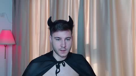 Justin Andrew online show from October 30, 9:00 am