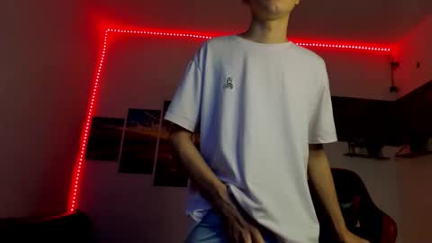 andrew_2811 online show from October 19, 8:17 am