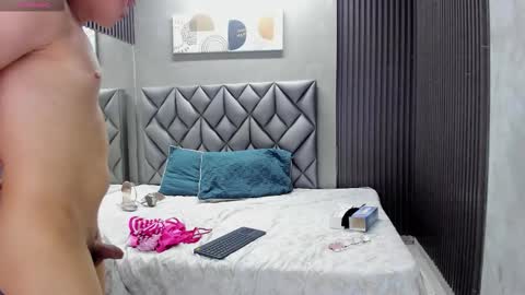 Andrew Taylor0 online show from December 3, 3:45 am