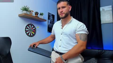Snapshot of andrewdiaz_ chatting on February 12, 12:58 am Andrew Diaz online show from February 12, 12:58 am