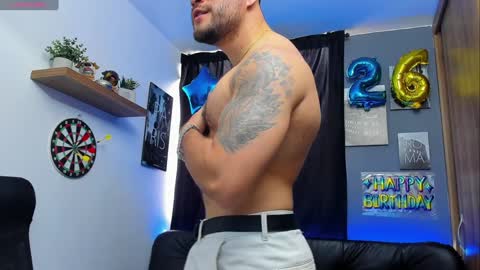Snapshot of andrewdiaz_ chatting on December 30, 5:02 pm Andrew Diaz online show from December 30, 5:02 pm