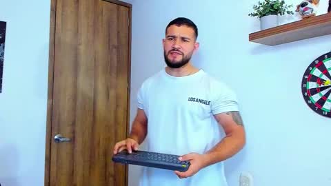Snapshot of andrewdiaz_ chatting on October 3, 5:34 am Andrew Diaz online show from October 3, 5:34 am