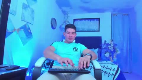 Snapshot of andrewstelee chatting on February 26, 2:59 am andrewstelee online show from February 26, 2:59 am