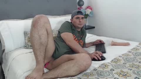 Snapshot of andrhes_muller chatting on December 16, 8:26 pm andrhes muller online show from December 16, 8:26 pm