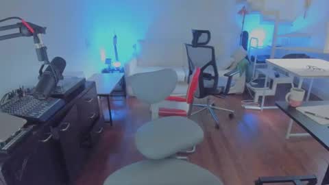 Andrew online show from December 2, 7:06 pm