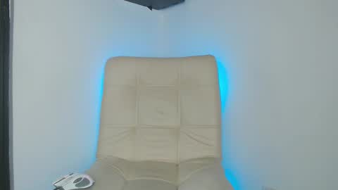 andy_collins__ online show from October 12, 3:00 am