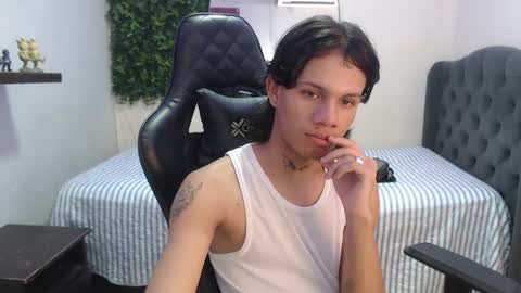 Snapshot of andy_dan1 chatting on January 20, 1:42 pm andy_dan1 online show from January 20, 1:42 pm