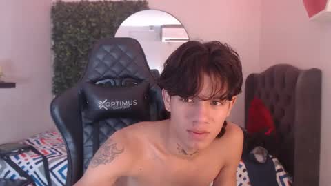 Snapshot of andy_dan1 chatting on December 18, 2:06 pm andy_dan1 online show from December 18, 2:06 pm