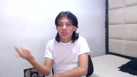 Snapshot of andy_dan1 chatting on February 1, 4:35 am andy_dan1 online show from February 1, 4:35 am