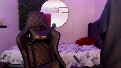 Snapshot of andy_dan1 chatting on March 7, 2:01 pm andy_dan1 online show from March 7, 2:01 pm