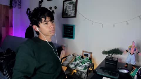 andy_guez_11 online show from February 4, 9:49 am