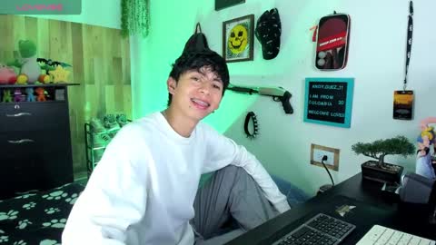 andy_guez_11 online show from February 10, 10:20 am