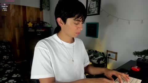 andy_guez_11 online show from January 28, 10:56 am