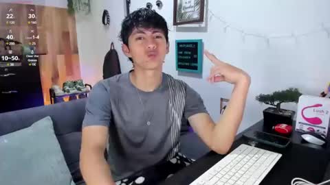 andy_guez_11 online show from February 8, 11:55 am