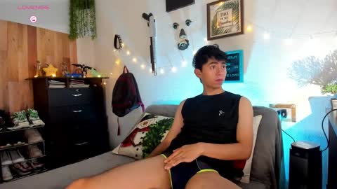 andy_guez_11 online show from December 20, 10:38 am