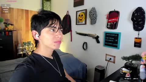 andy_guez_11 online show from February 25, 11:30 am