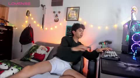 andy_guez_11 online show from December 15, 10:07 am