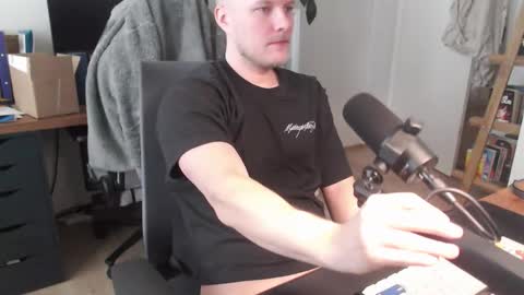 andycandy1994 online show from February 4, 12:11 pm