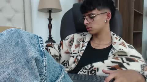 andyxibrat online show from March 30, 7:15 pm