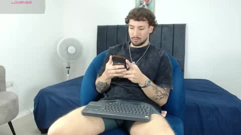 angel_kyrozz online show from February 4, 7:09 pm